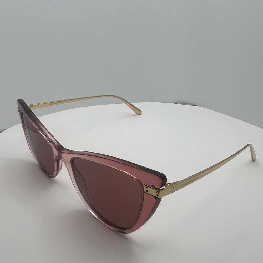 Chic Pink Sunglasses with Gold Accents